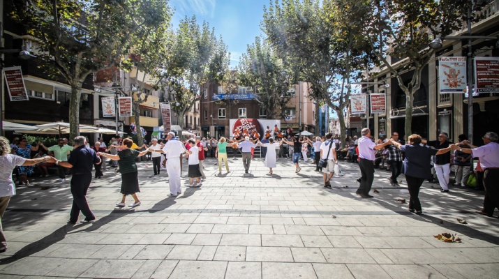gent ballant sardanes