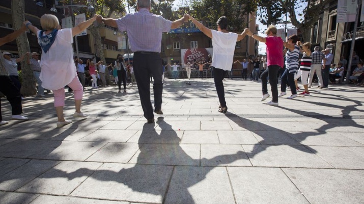 gent ballant sardanes