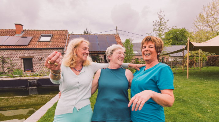 Dones gaudint juntes