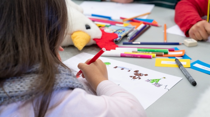 Imatge infant dibuixant Imatge infant dibuixant