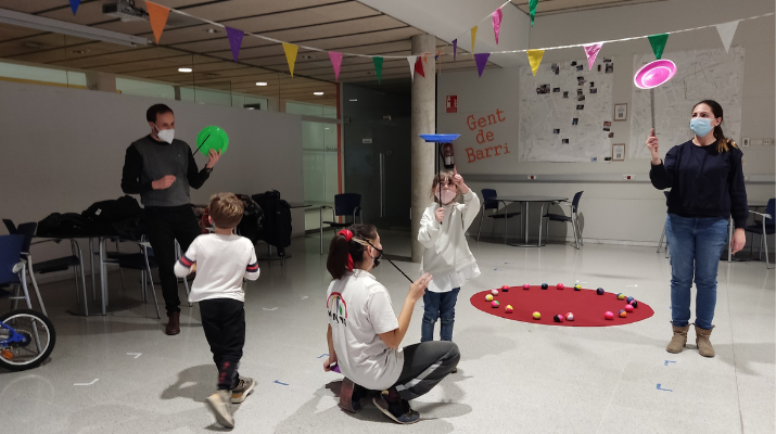 Circ en família: Jocs i malabars en grup