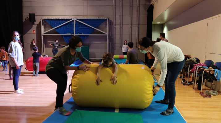 Circ en família: Acrobàcies Circ en família: Acrobàcies