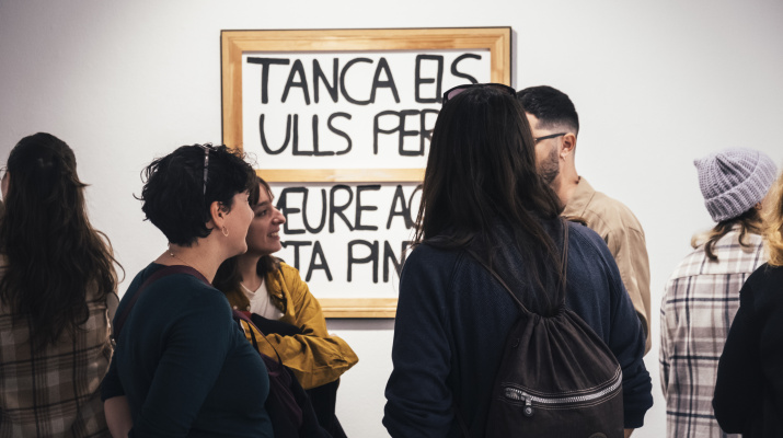 Imatge del públic visitant durant la inauguració