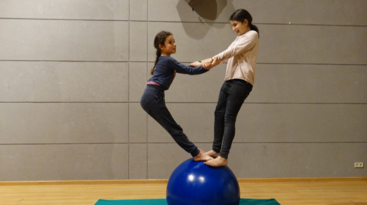 Circ en família: Acrobàcia Circ en família: Acrobàcia