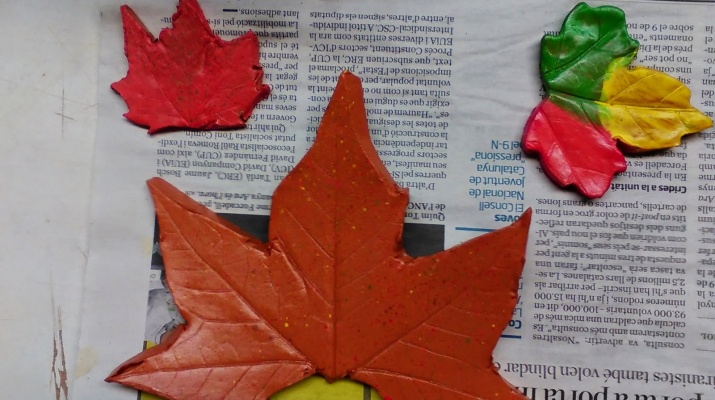 Fulles de tardor fetes amb fang