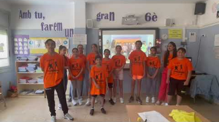 6è de l'Institut Escola del Prat canta el missatge de 6è de l'Escola Joan Maragall