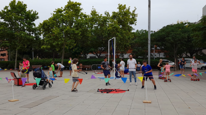 Circ en família a la plaça