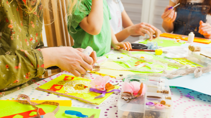 Fem Tribu_ Una rosa amb materials reciclats Fem Tribu_ Una rosa amb materials reciclats