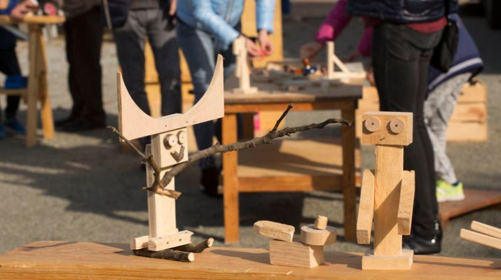 Tall de fusta, creativitat en família Tall de fusta, creativitat en família