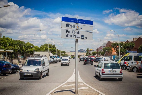 Vehicles circulant pel Prat.