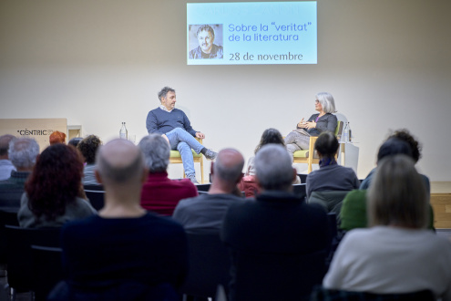 Dialegs: Sobre la “veritat” de la literatura, amb Carlos Zanón