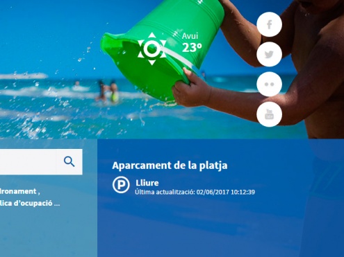 Apartat a la portada del web municipal on s'informa de l'estat de l'aparcament a la platja.