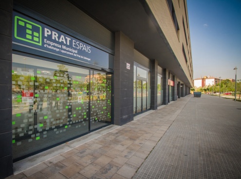 Oficina de Prat Espais, a l'av. de l'Onze de Setembre.