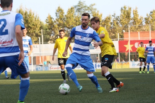 Moment del partit disputat entre l'AE Prat i el Lleida Esportiu. (FOTO: AE Prat)