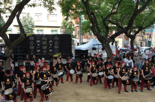 El grup pratenc durant la seva actuació a Barcelona.