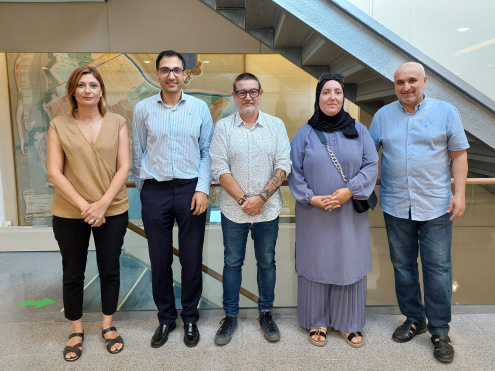 L'alcalde, Lluís Mijoler, i la tinent d'alcaldia de Ciutadania, Marisol Rojas, aquest dimecres amb representants de la comunitat marroquina al Prat, Sadek Maimouni, Iman L'Khchin, i Mohsin Maimouni