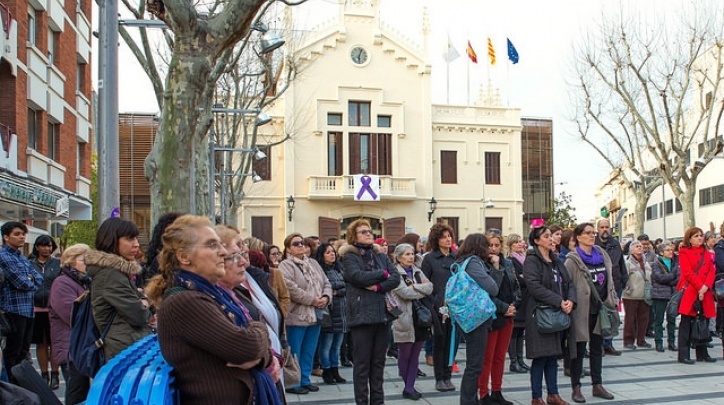 Concentració i lectura del manifest a la pl. de la Vila.