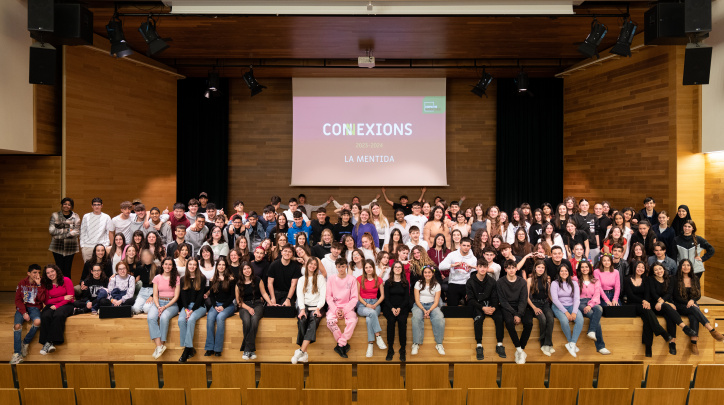 centric_connexions23_24_fotofamilia.jpg centric_connexions23_24_fotofamilia.jpg