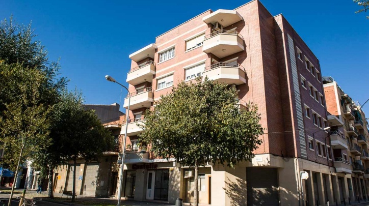 Un edifici del Prat. Un edifici del Prat.