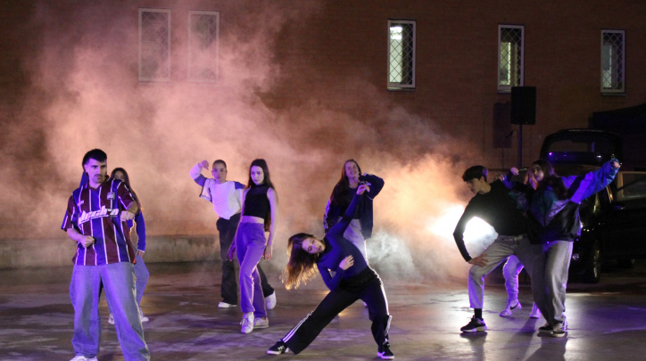 Impactes, peça resultant del procés comunitàri Vibracions dins del festival Dansa Metropolitana