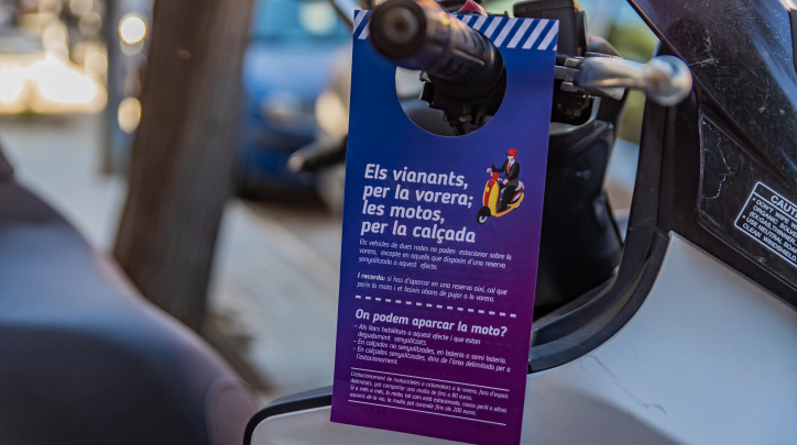 Imatge de la campanya informativa prèvia a la fase sancionadora de les motos i ciclomotors mal aparcats Imatge de la campanya informativa prèvia a la fase sancionadora de les motos i ciclomotors mal aparcats