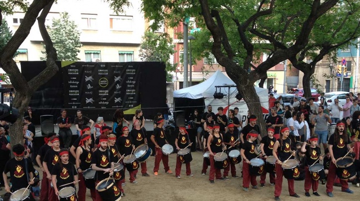 El grup pratenc durant la seva actuació a Barcelona. El grup pratenc durant la seva actuació a Barcelona.