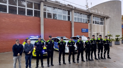Els set agents de la policia local destinats a València, amb el cap i el sotscap del cos, el regidor de Seguretat Rafa Duarte i l'alcalde, Lluís Mijoler.