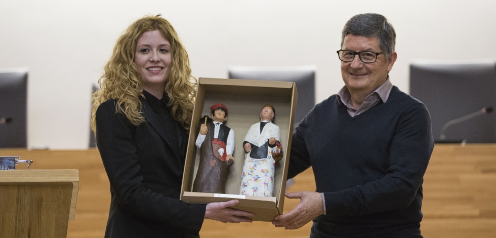 L'alcalde felicita la pratenca Laura Farrés per l'èxit del seu curt Los Desheredados