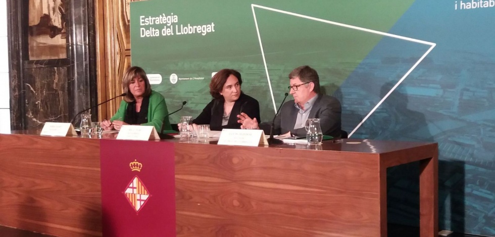 Ada Colau, Núria Marín i Lluís Tejedor, a la presentació de la nova estratègia per al delta del Llobregat 